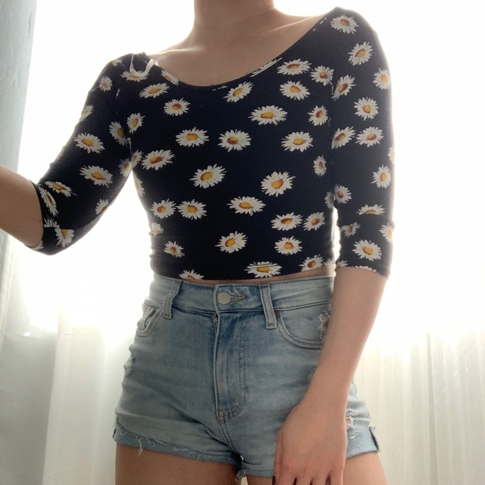 SAVE SUMMER FLORAL CROPTOP - Picture 2 of 4